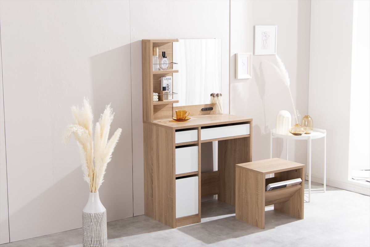 ナチュラルなかわいさとやさしさを感じさせるドレッサー&スツールセット拍卖