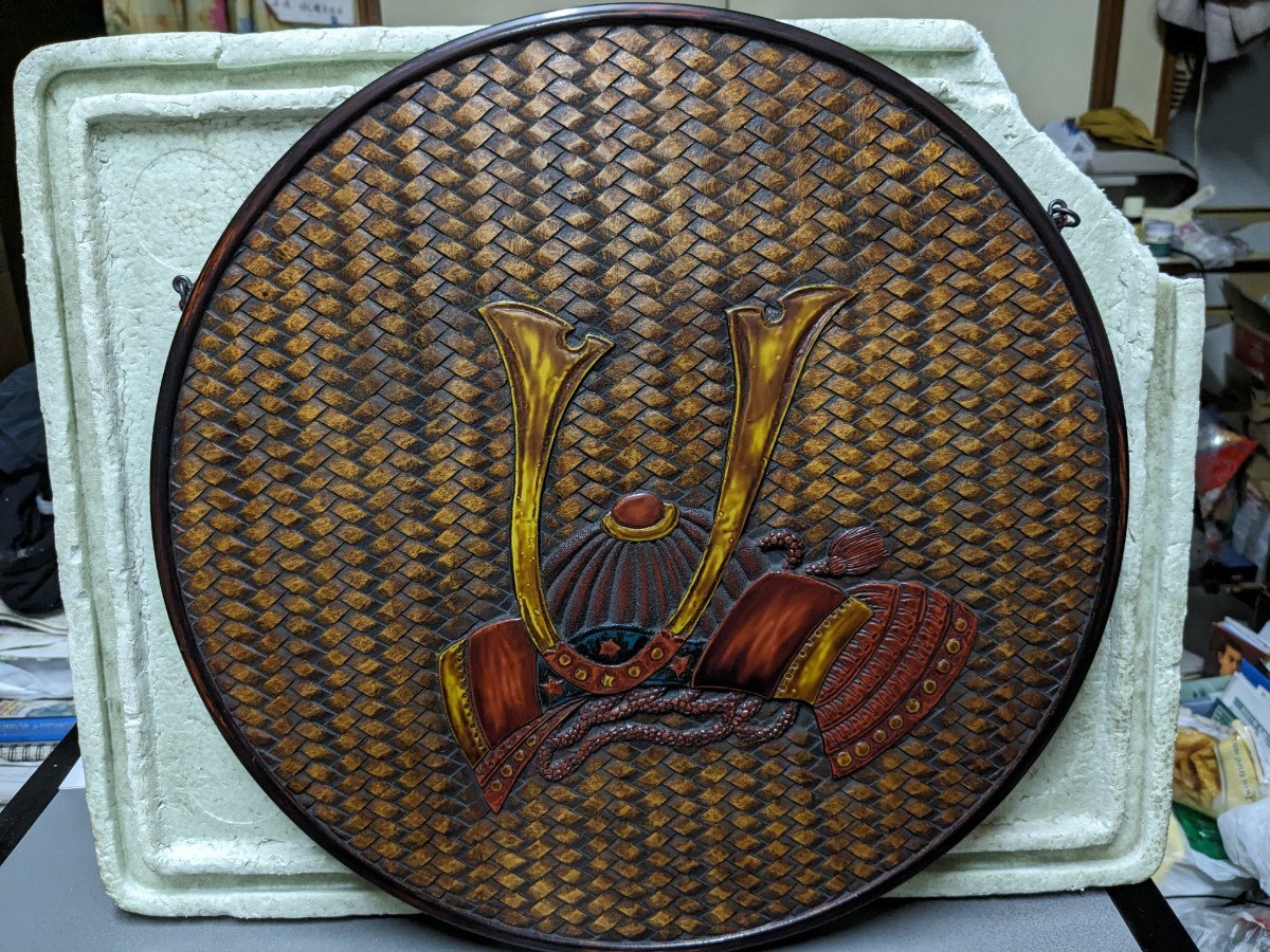 アンティーク レトロ 木彫り 無垢材 兜 漆塗り 直径39.5センチ拍卖