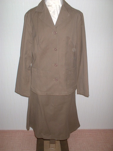 han① 美品☆即買♪POZZYRAP ベージュジャケット&フレアースカートセットアップスーツ 11号L拍卖