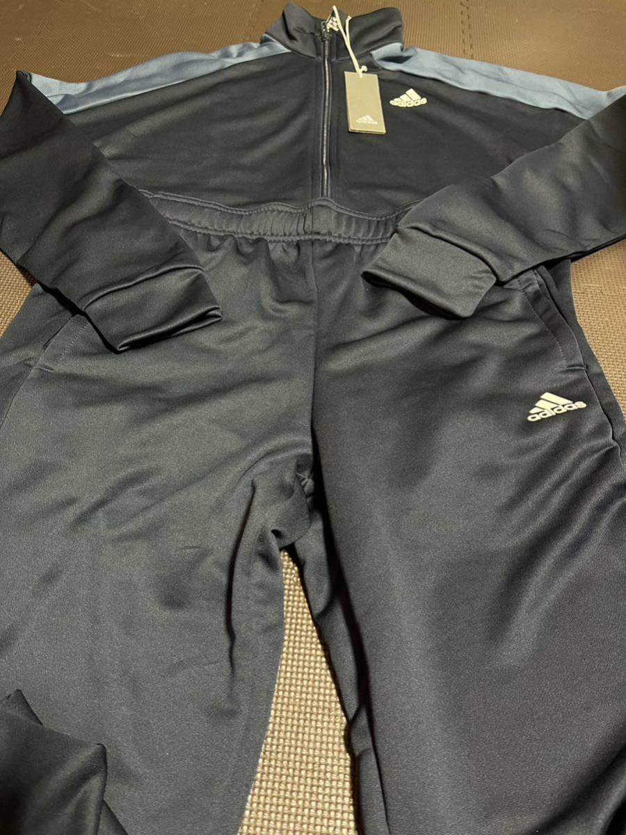 新品タグ付き定価9.900円adidas濃紺、明るめグレー、ロゴ(バック)白ストレッチ上下セット サイズL拍卖