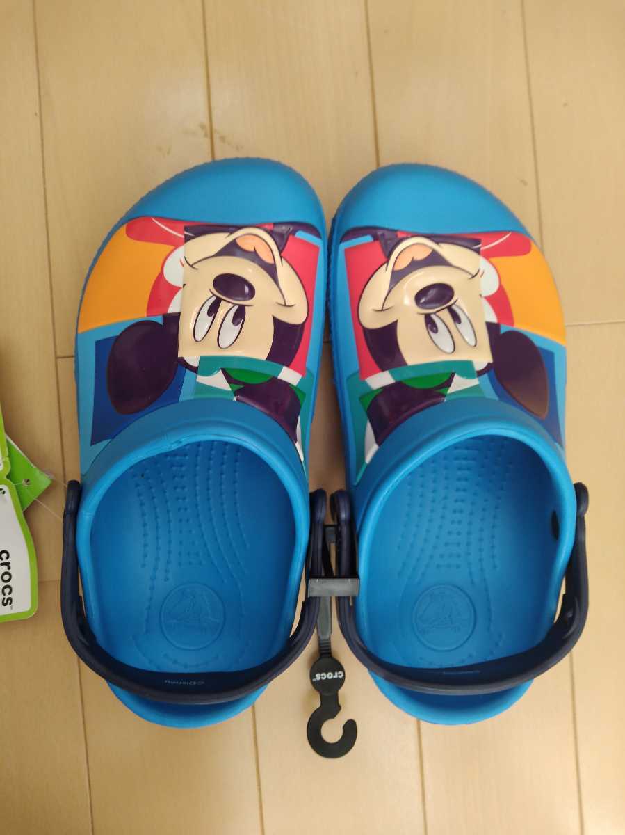 【新品 入手困難】ディズニー クロックス 202689 - ミッキー カラーブロック クロッグ J2 オーシャン クロスライト スリップオン クロッグ拍卖