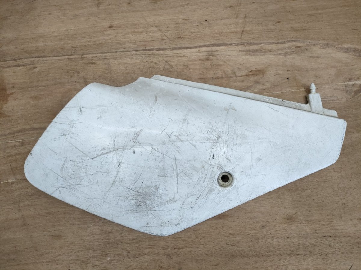 190■サイドカバー サイドカウル 4711-14D0 R 白■検)TS125 TS200 RMS250 DR250■拍卖