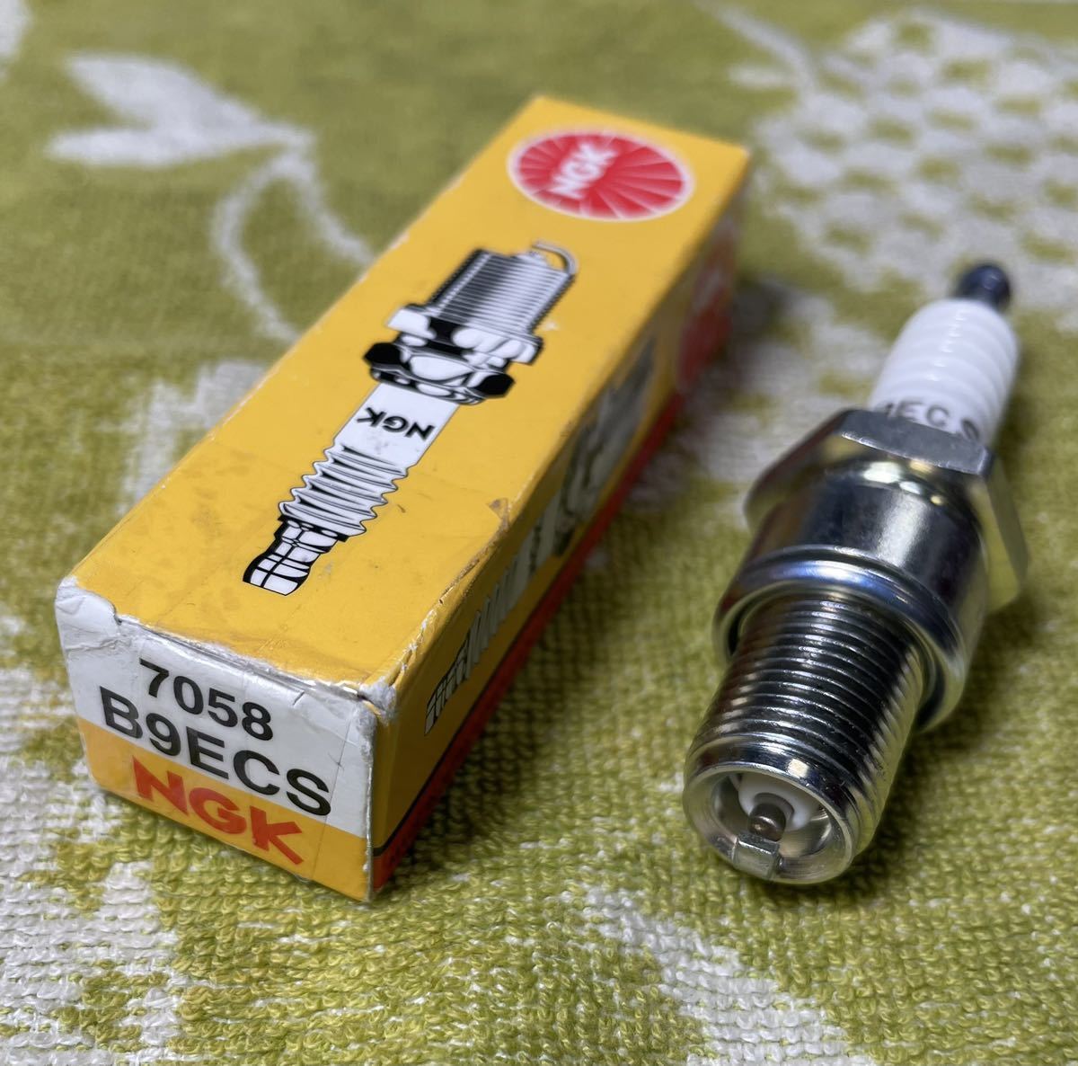 送料込み・スパークプラグ ・NGK・日本特殊陶業・B9ECS・品番 7058・熱価9番 ターミナル一体形・1本・新品未使用品、拍卖