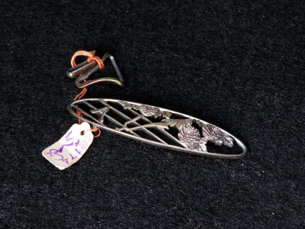 【6329】和装小物 大正~昭和 オリジナル銀製 菊花 透かし 羽織留め(初品・買取品)拍卖
