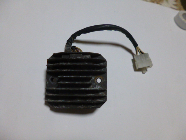 ヤマハ FZ400 4YR レギュレーター 中古品拍卖