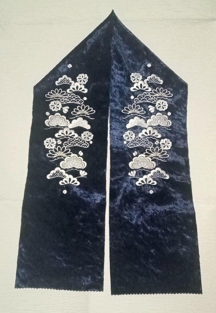 7329 ベロア* 刺繍半衿「濃紺/松」-拍卖