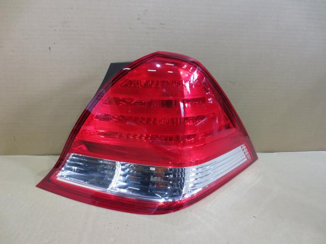 オデッセイ DBA-RB1 右テールランプ K24A NH624P スタンレー P3882 33501-SFE-003 15685拍卖