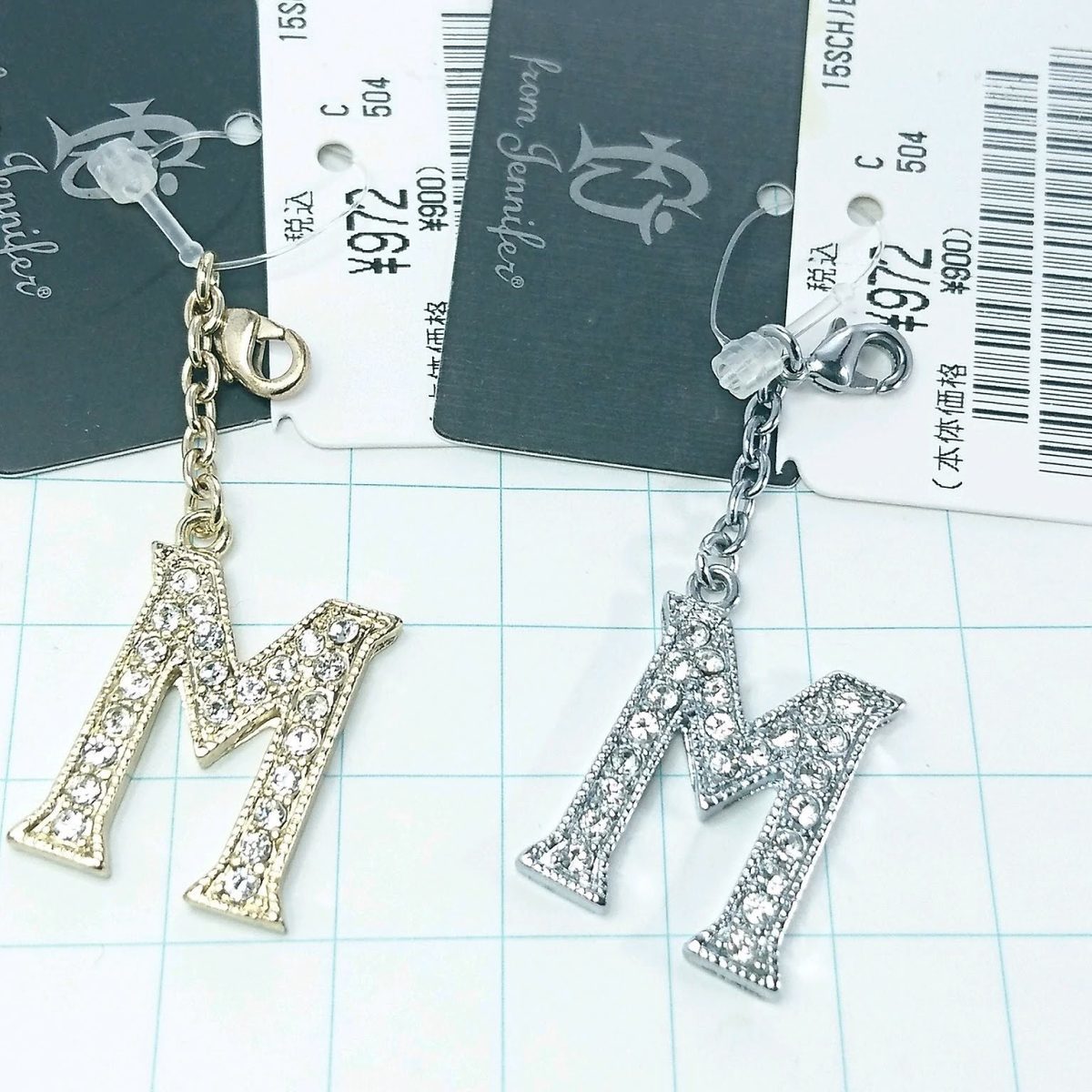 送料無料)未使用特別価格 M アルファベットチャーム イニシャル ゴールド シルバー 2点セット A05601拍卖