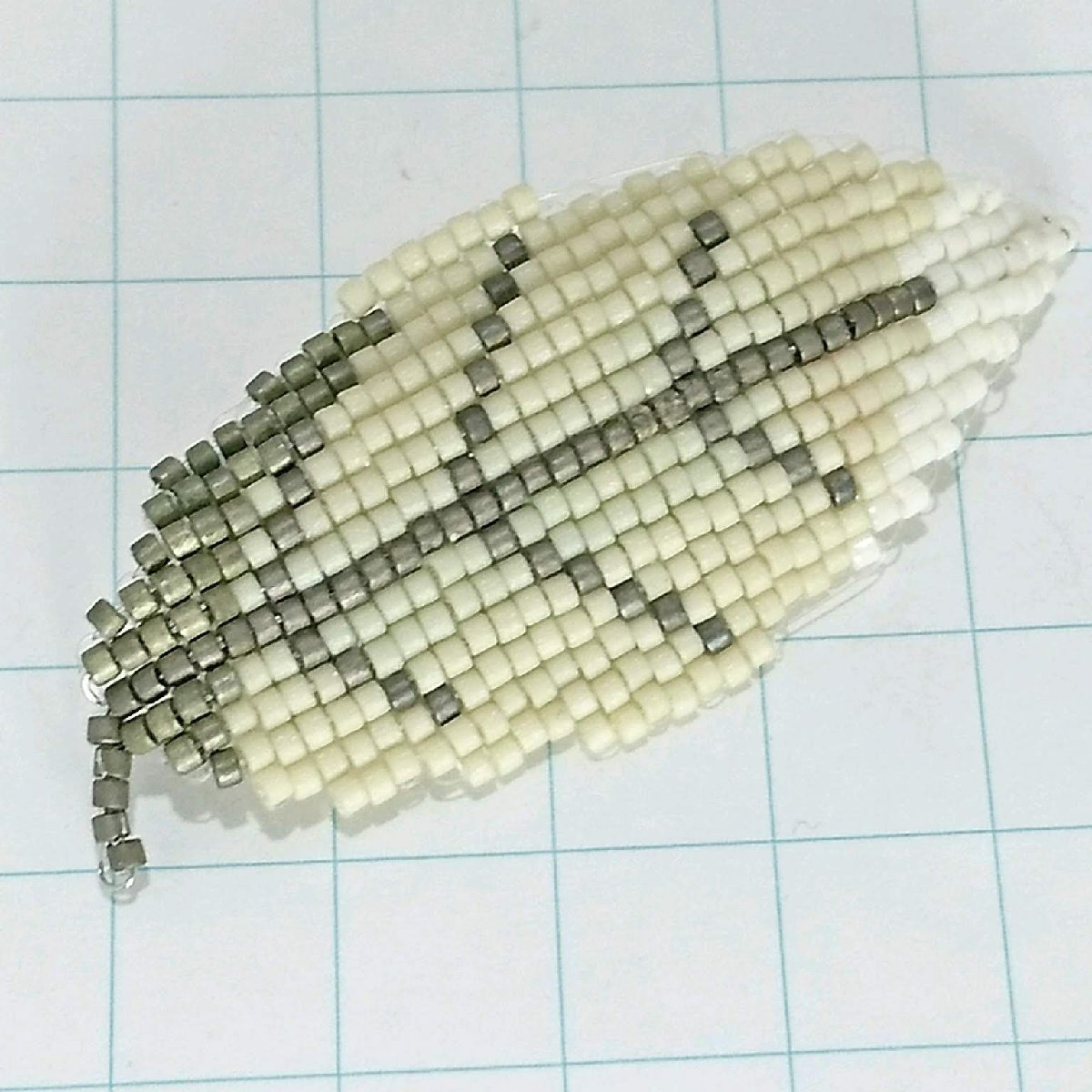 送料無料)ビンテージ☆ビーズアクセサリー 葉っぱモチーフ☆アンティーク ブローチ A21638拍卖