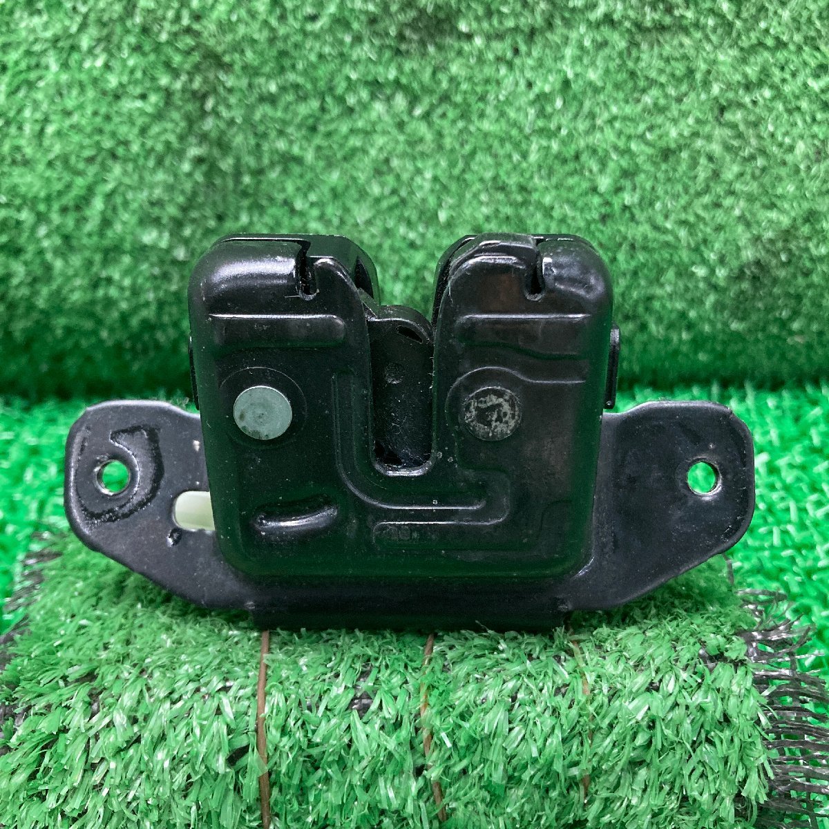 ♪♪ヴィッツ F KSP130 バックドア ロック リアゲート(W9669)♪♪拍卖