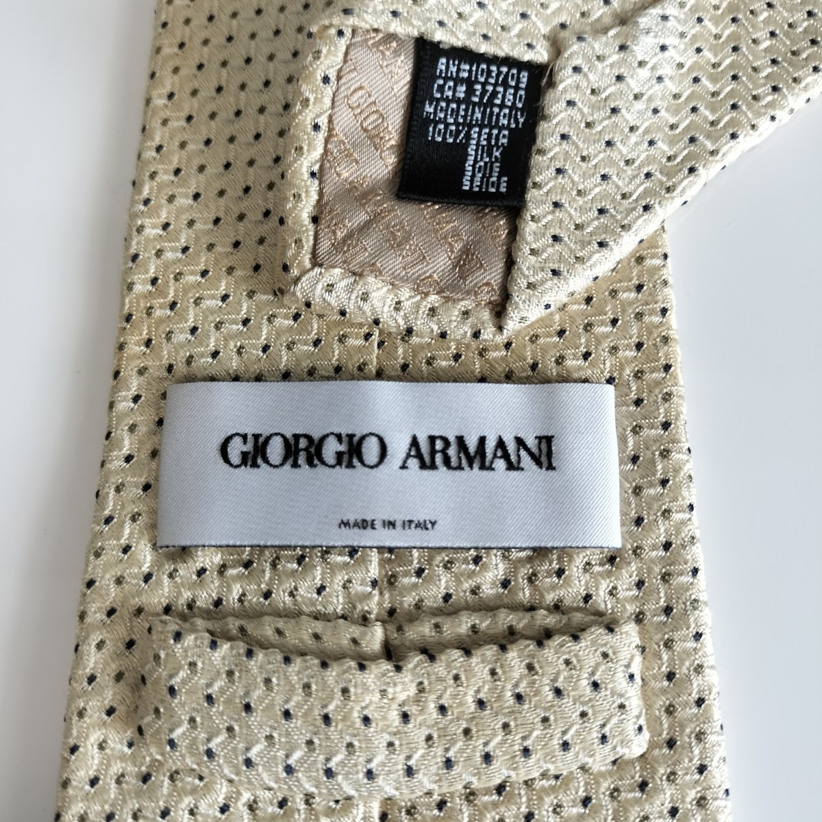 GIORGIO ARMANI(ジョルジオアルマーニ)ベージュネクタイ拍卖