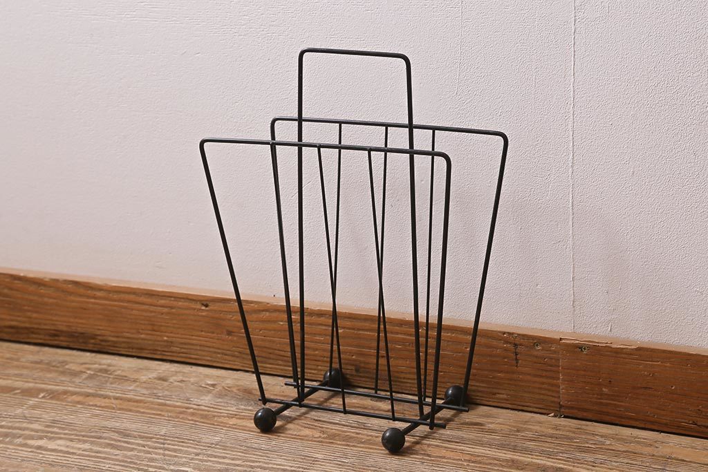 R-043315 レトロ雑貨 昭和レトロ 古びた風合いがおしゃれなアイアン製のマガジンラック(本立て)(R-043315)拍卖