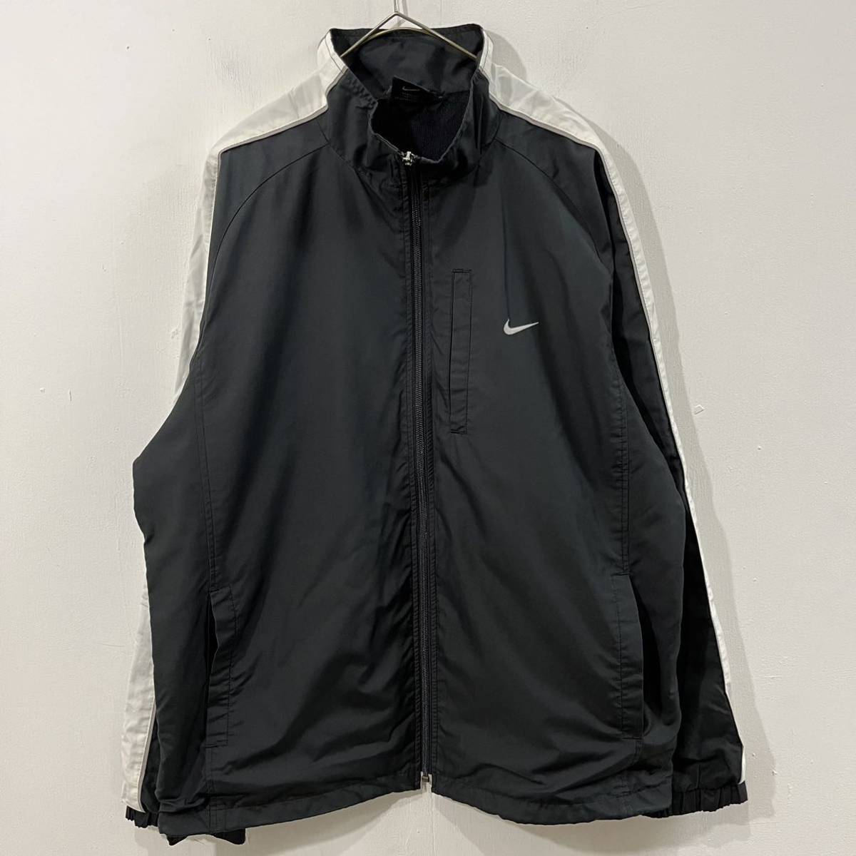 NIKE ジップアップジャケット 刺繍ロゴ ワンポイント スウォッシュ ラグランスリーブ ブルゾン 黒 ナイキ【レターパックプラス郵送可】G拍卖