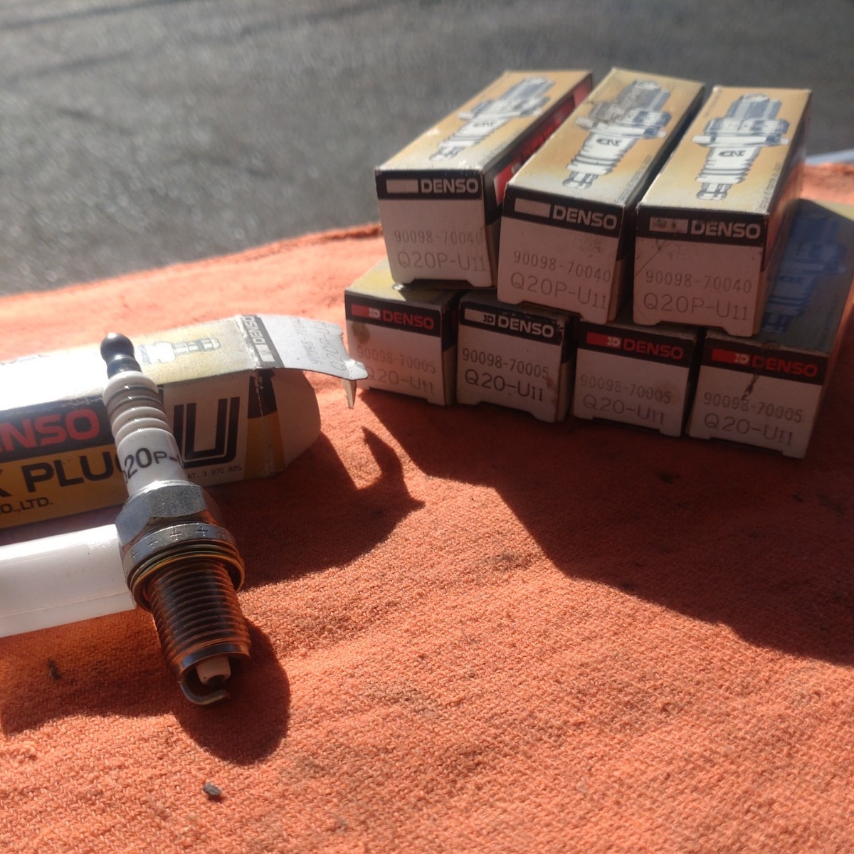 DENSO スパークプラグ Q0P-U11 90098-70040 8本セット 未使用拍卖