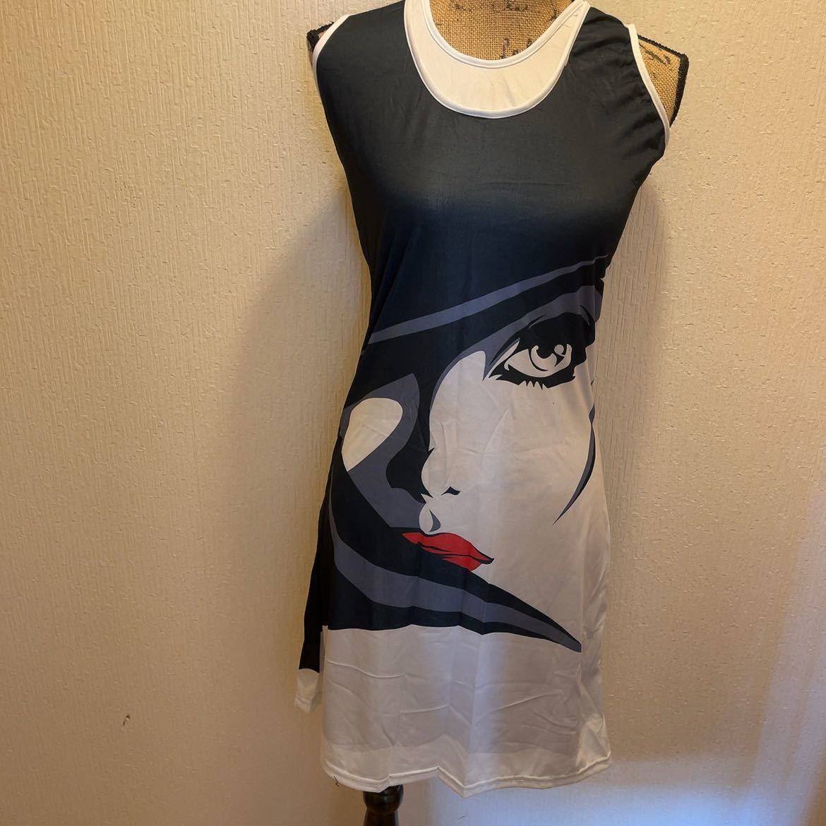 新品★ブラック&ホワイト★女性顔柄★ノースリーブワンピース★M拍卖