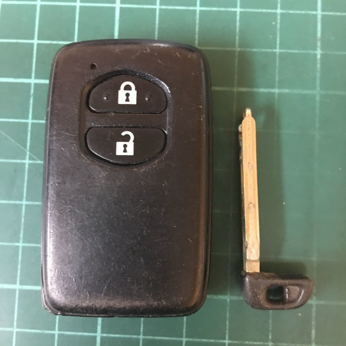 @TA5953 トヨタ 001YUA1033 純正 キーレス リモコン スマートキー プリウス アクア ヴィッツ アルファ等 2ボタン拍卖