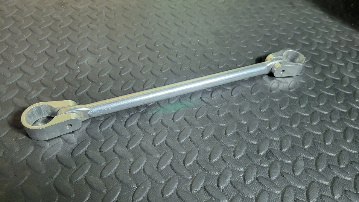 アルミハンドルブレース ハンドルブレース シルバー ゼファー ZRX400 XJR400 GSX400インパルス CB400SF バンバン グラストラッカー拍卖