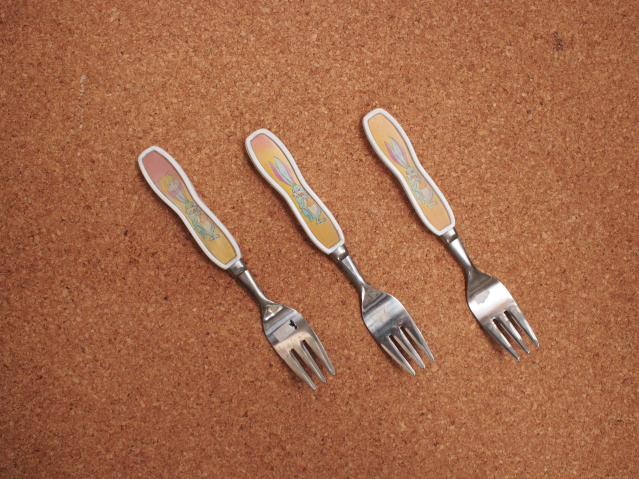 レトロキッチン雑貨*絵が変わるフォーク・アメコミ風ネコウサギ・3本セット☆カトラリー拍卖