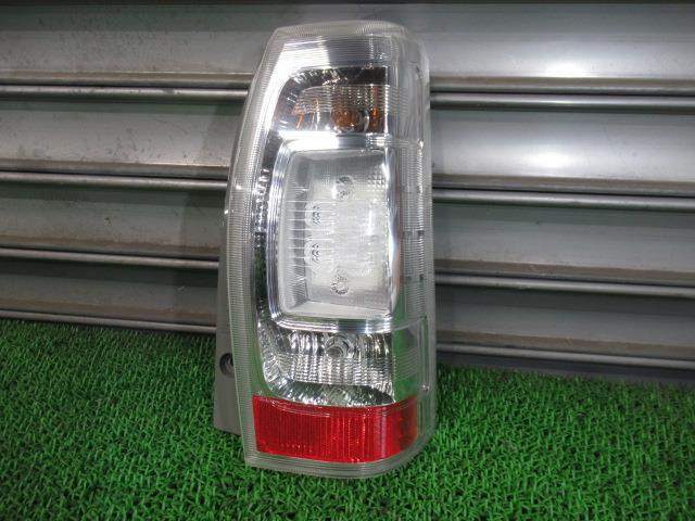 タントエグゼ DBA-L465S 右テールランプ 81550-B2460 イチコー D111 /40664拍卖