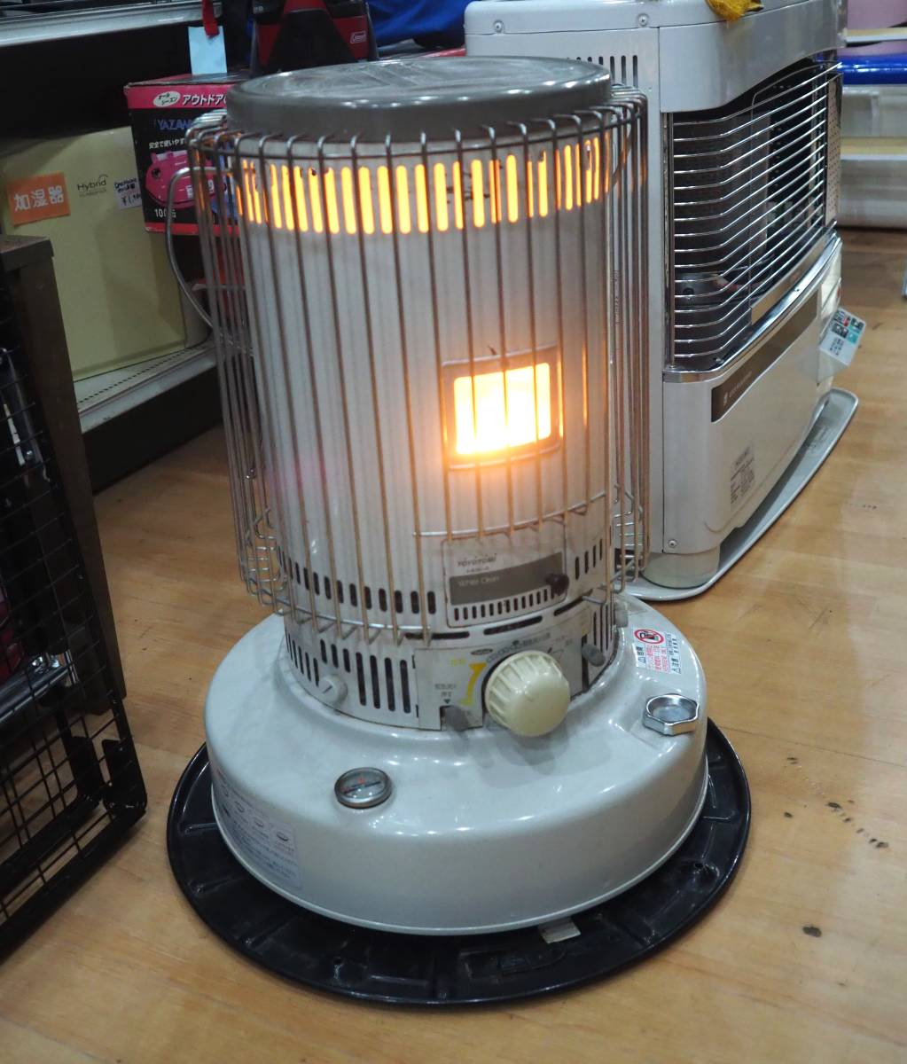 ◆トヨトミ 石油ストーブ KS-67C ホワイト レトロ 対流形石油ストーブ ヤカン◆拍卖