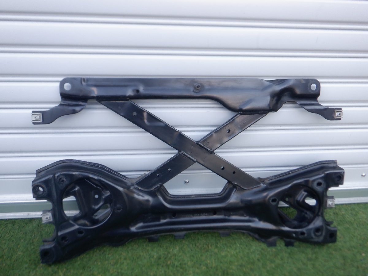 アウディ純正 ABA-4HDDTF S8 S8プラス H29/8 右ハンドル フロント サブフレーム ブレース ステー ブラケット 4H0399345 m-23-12-173拍卖