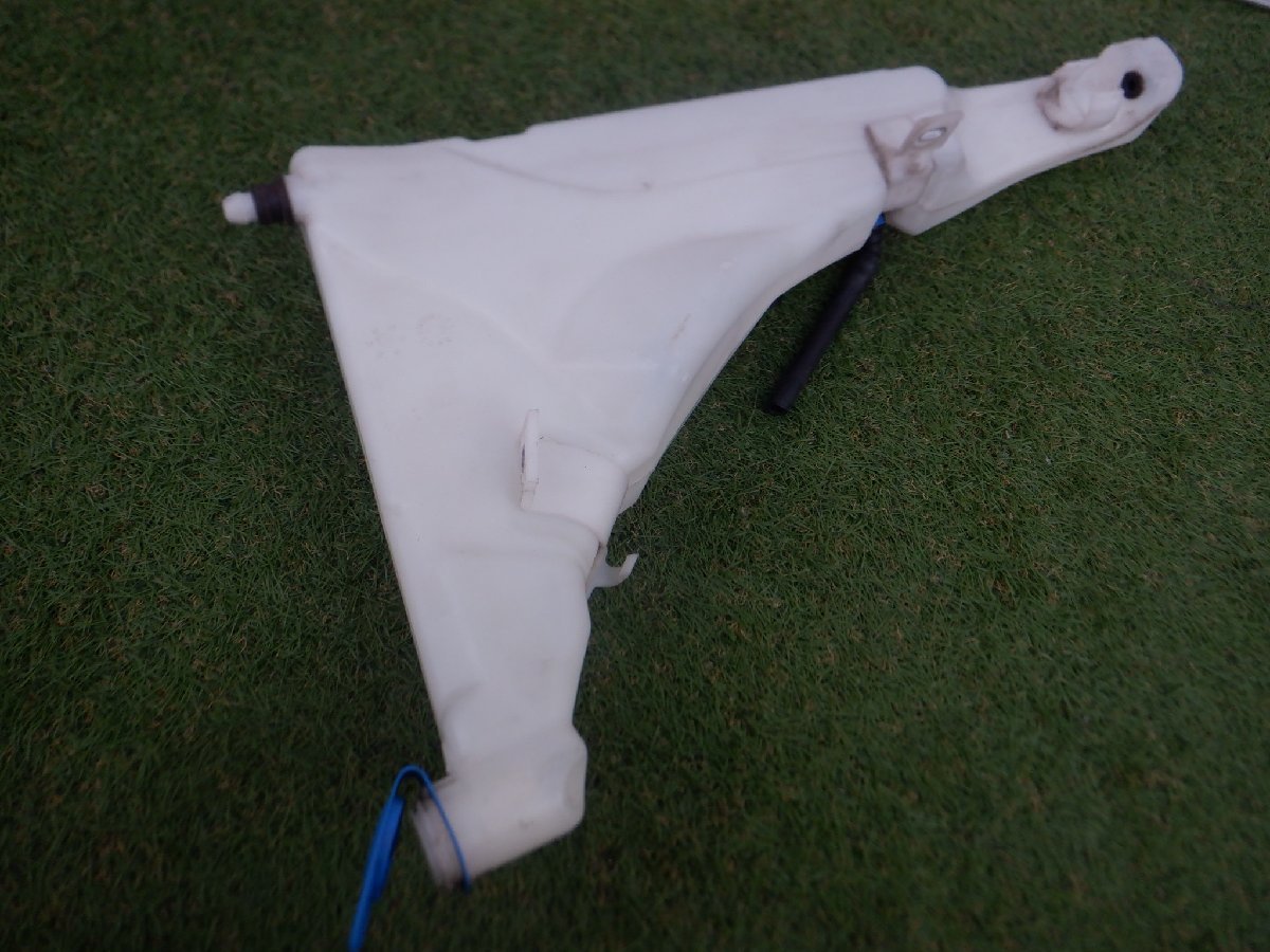 アウディ純正 ABA-4HDDTF S8 S8プラス H29/8 右ハンドル 右H ウォッシャー タンク 4H0955451D m-23-12-174拍卖