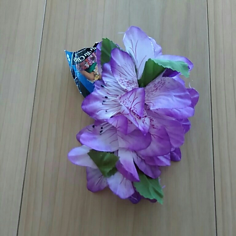 ヘアクリップ ブローチ バッグ飾り 使い方色々 ハワイ 南国 紫色 未使用品拍卖