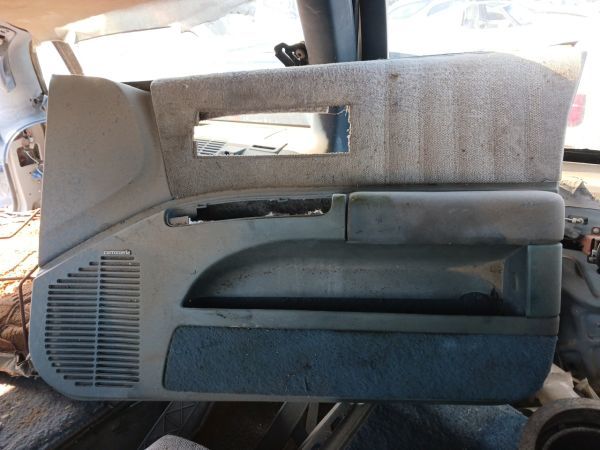 ■シボレー カプリス フロントドア内張り 右 中古 部品取あり ドアトリム パネル ■拍卖