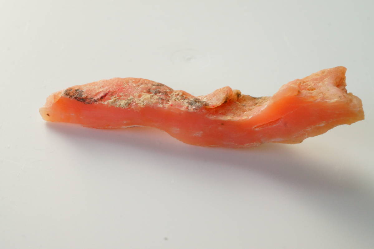 希少!ピンクが鮮やかで優しい色合いのピンクオパール原石61.9ct拍卖