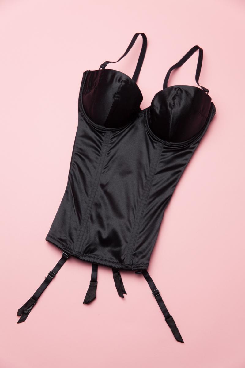 e) Triumph トリンプ スリーインワン ビスチェ C65 ブラック ブラジャー・ウエストニッパー・ガーターベルト ※訳有り・長期保管品拍卖