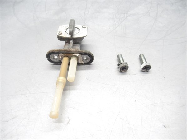 E3R5-1222 スズキ グラストラッカー ビッグボーイ 燃料コック フューエルコック 純正品 【NJ47A-140~ 初期型 動画有】拍卖