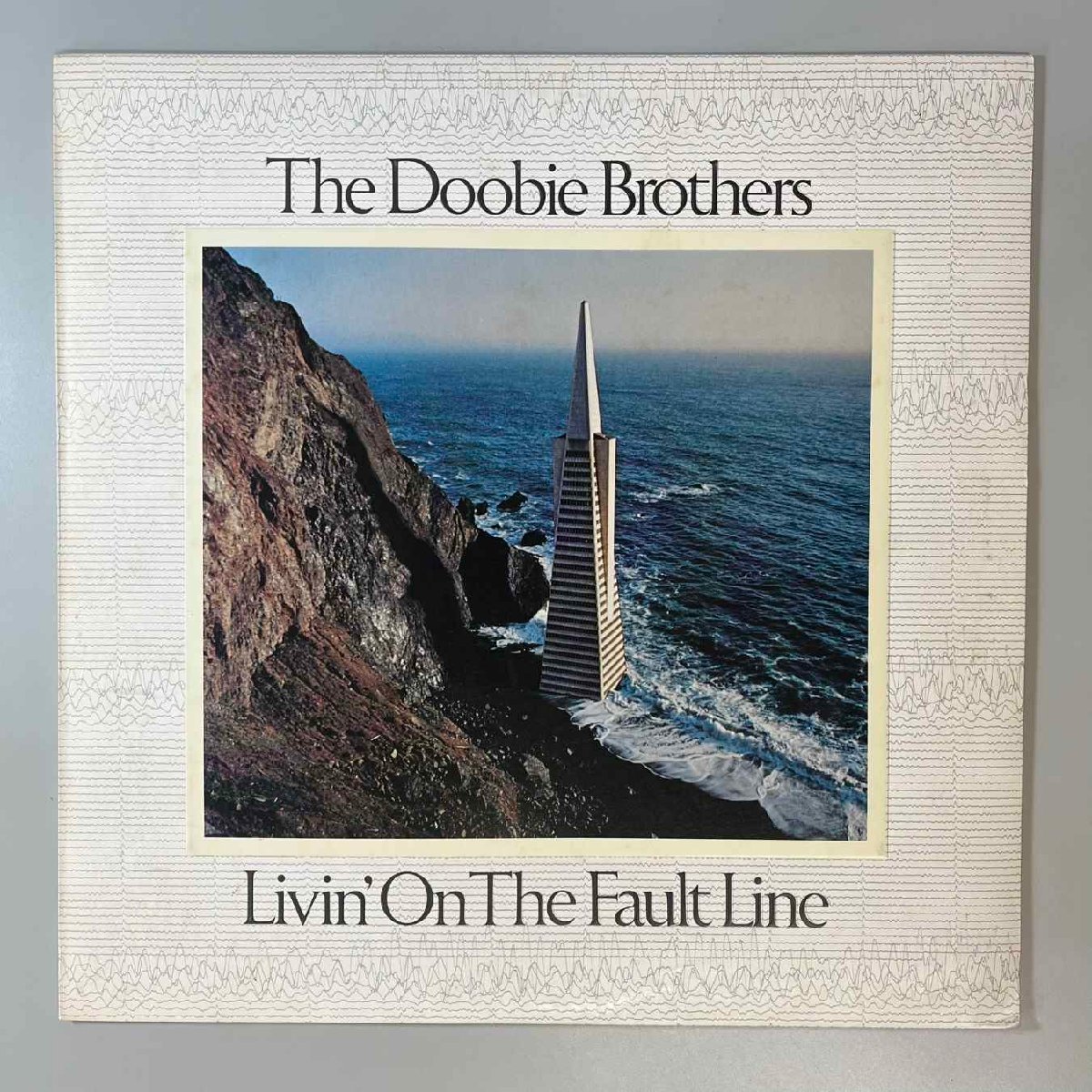42065★美盤【日本盤】 The Doobie Brothers / Livin' on the Fault Line拍卖