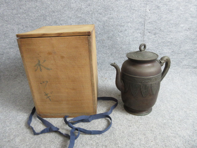 【政】33177 ☆茶道具☆古銅水注 瓔珞 水差 茶筅 茶筒 茶碗 茶杓 茶釜 蓋置 棗 骨董拍卖