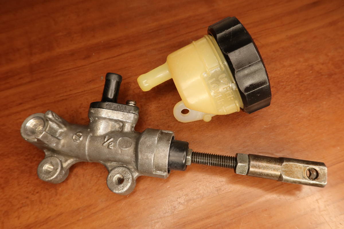 『OH済み・新品ピストンAssy交換済』RG250Γ(GJ21B)ガンマ:純正リアマスターシリンダーAssy & タンク GSX-R400 250 750 1100拍卖