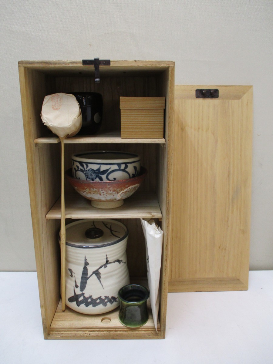 ★ 87263 茶道具 10点セット 茶碗② 水指し 茶筅 茶杓 柄杓 茶巾 蓋置 木箱 未使用 ★*拍卖