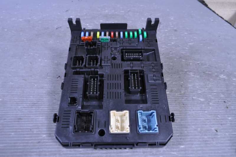 プジョー 308(T7W5F02) 純正 ジャンクションボックス ヒューズボックス k078486拍卖