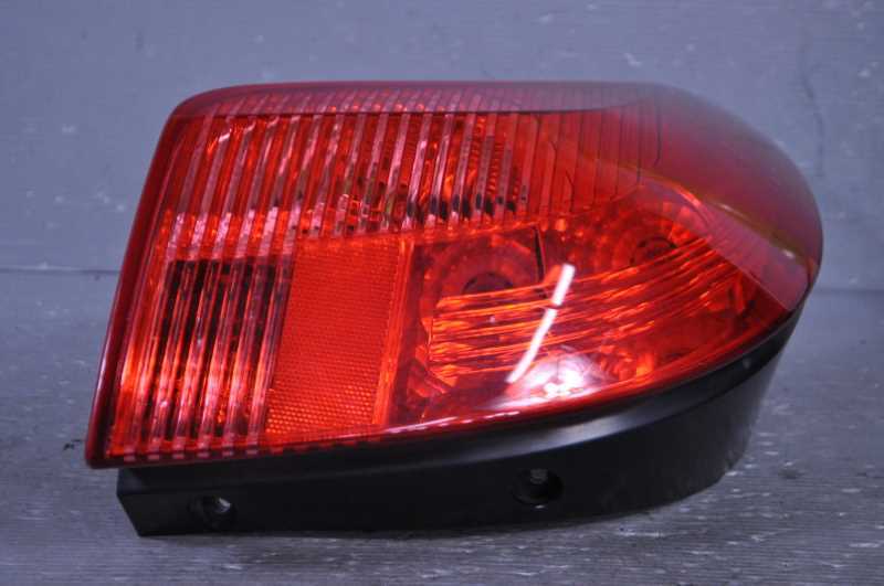 プジョー 308(T7W5F02) 純正 AL 破損無 取付OK 動作保証 右 テールライト テールランプ k078478拍卖