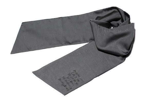 新品80%OFF PRIGS プリッグス シルク 絹 ストール ラメ仕様 アスコット 英字刺繍拍卖