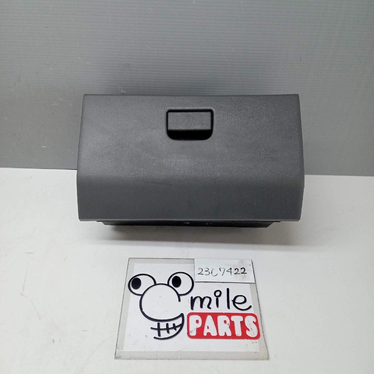 U62V/U61V ミニキャブ 純正 グローブボックス 1B2-3-8/23C7422*同梱不可拍卖
