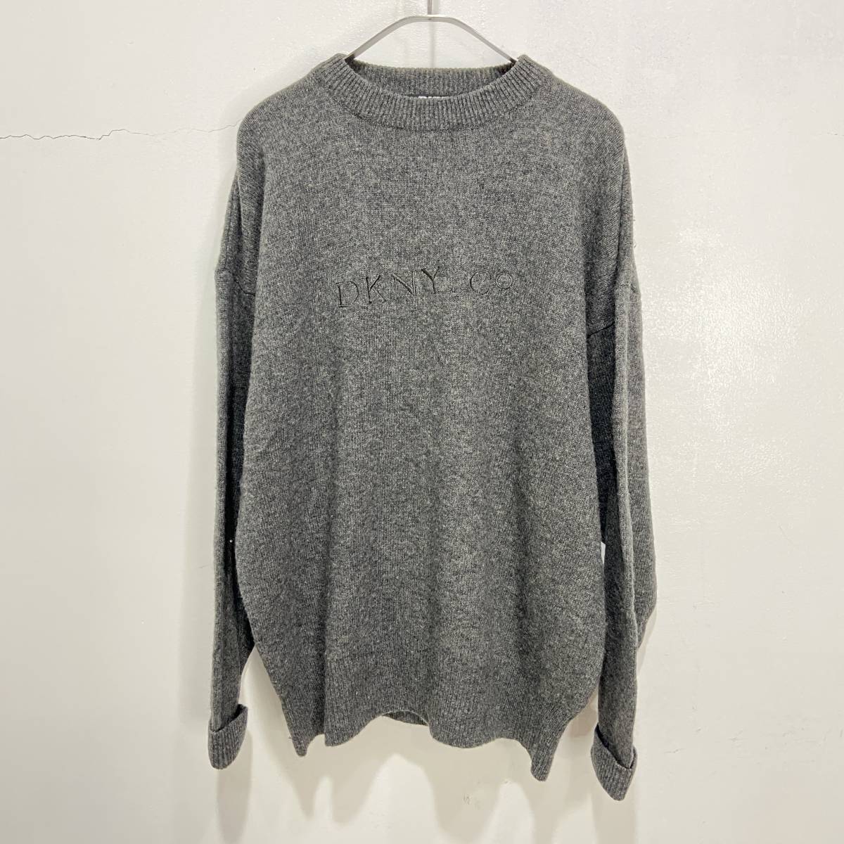 ☆送料無料☆90s☆DKNY☆ダナキャランニューヨーク☆ロゴ刺繍セーター☆ラムウール☆チャコールグレー☆XL☆L23M拍卖