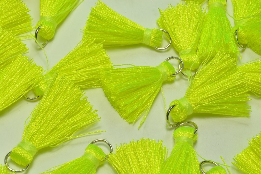 タッセル 蛍光イエロー No.25 銀 32mm 7個 ビーズクラブ拍卖