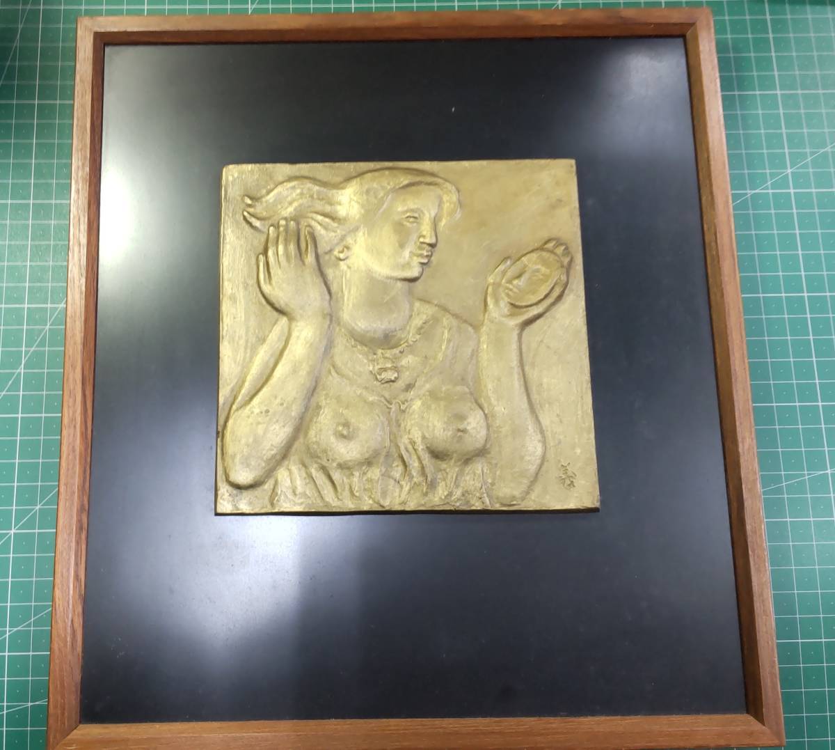 立川義明 レリーフ 彫刻家 レリーフ額 「手鏡」 約31.5×28.5cm ●H3217拍卖