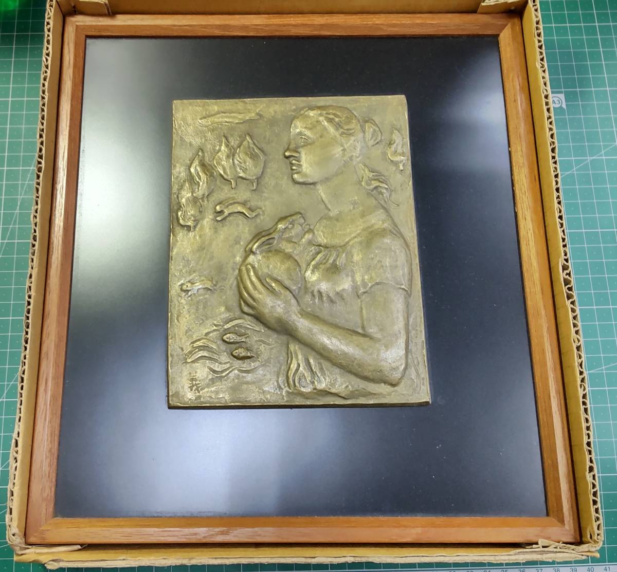 立川義明 レリーフ 彫刻家 レリーフ額 「追憶」 兎 うさぎ 1987 約31.5×28.5cm ●H3217拍卖