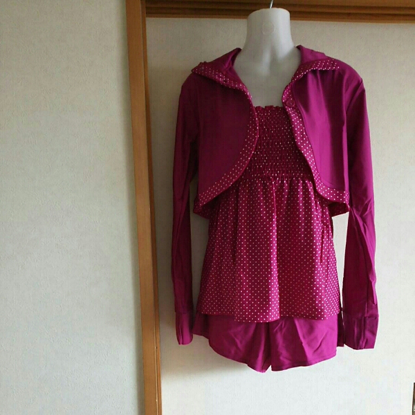 ★新品★お買い得定価9800円トリンプ可愛い4点水着ラッシュガード付き 7号拍卖