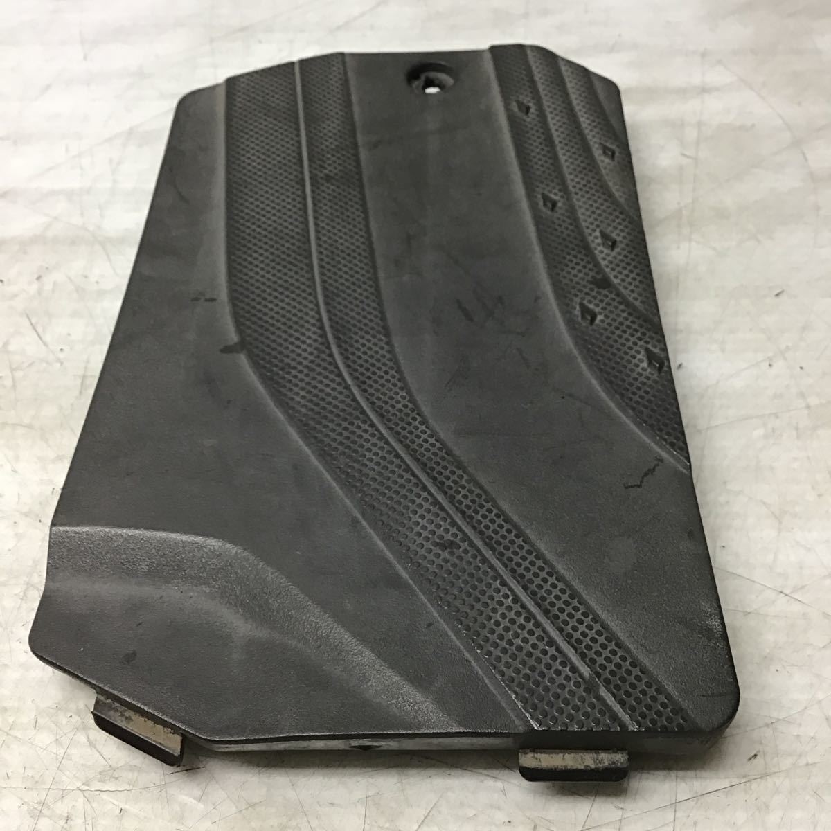 B14-29 スズキ アドレス125 DT11A バッテリーカバー 純正部品拍卖