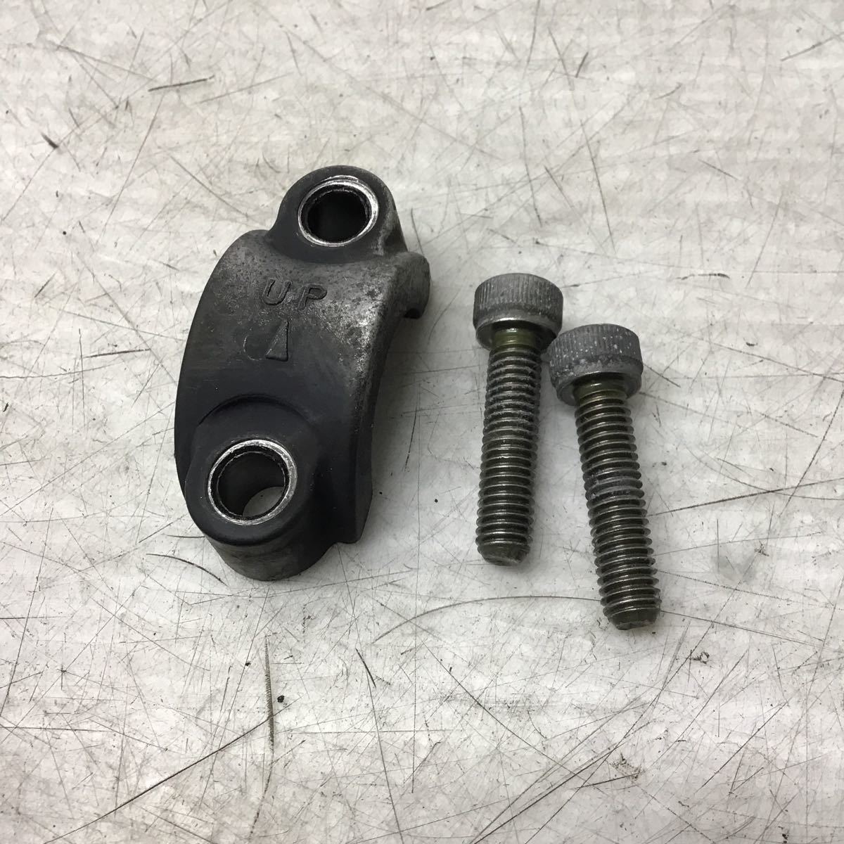 E61-10 ヤマハ マジェスティ125 FI マスターシリンダークランプ 純正部品拍卖