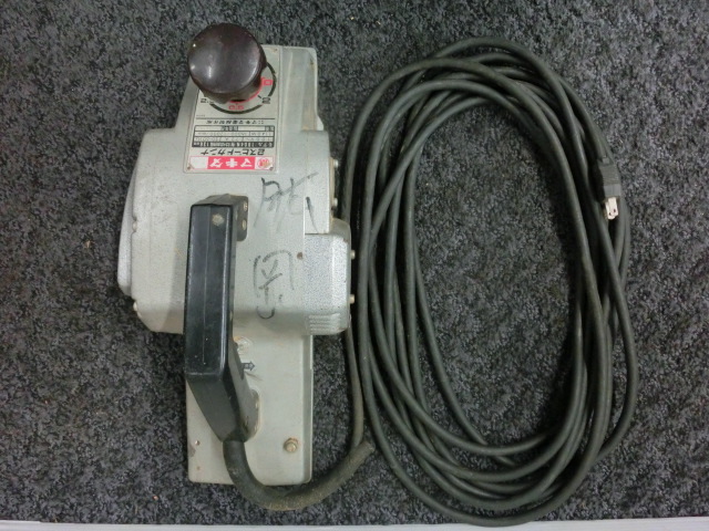 マキタ 2スピードカンナ 1804N 136mm 100V 中古品 Makita ジャンク 電動工具 DIY 工具 電気カンナ 電動カンナ 大工道具拍卖