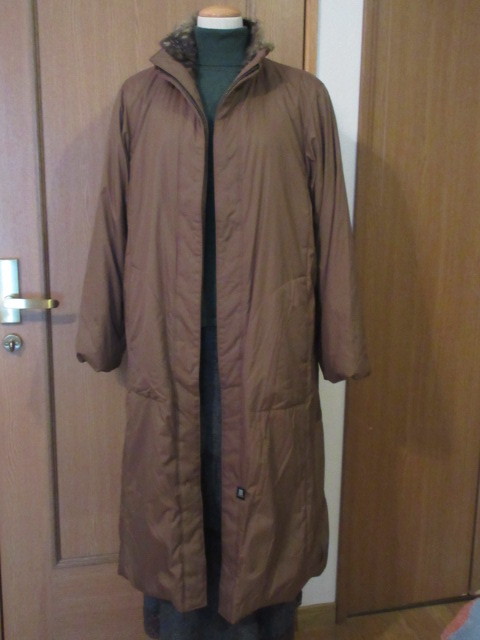 R)■ブランド品■【HIROKO KOSHINO ヒロコ コシノ】■フェイクファー&茶系/軽い防水■両面リバーシブル!袖口ゴム入り暖か中綿入りコート拍卖