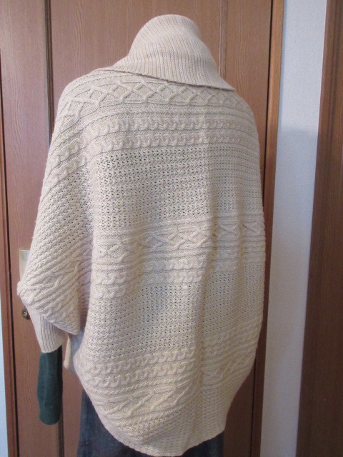 U)■ブランド品■【ヴァルクーレ VALKURE】■ふわふわ暖か!毛40/アルパカ10■豪華なケーブル編み&リブ編み!■長短着用ポンチョカーデ拍卖