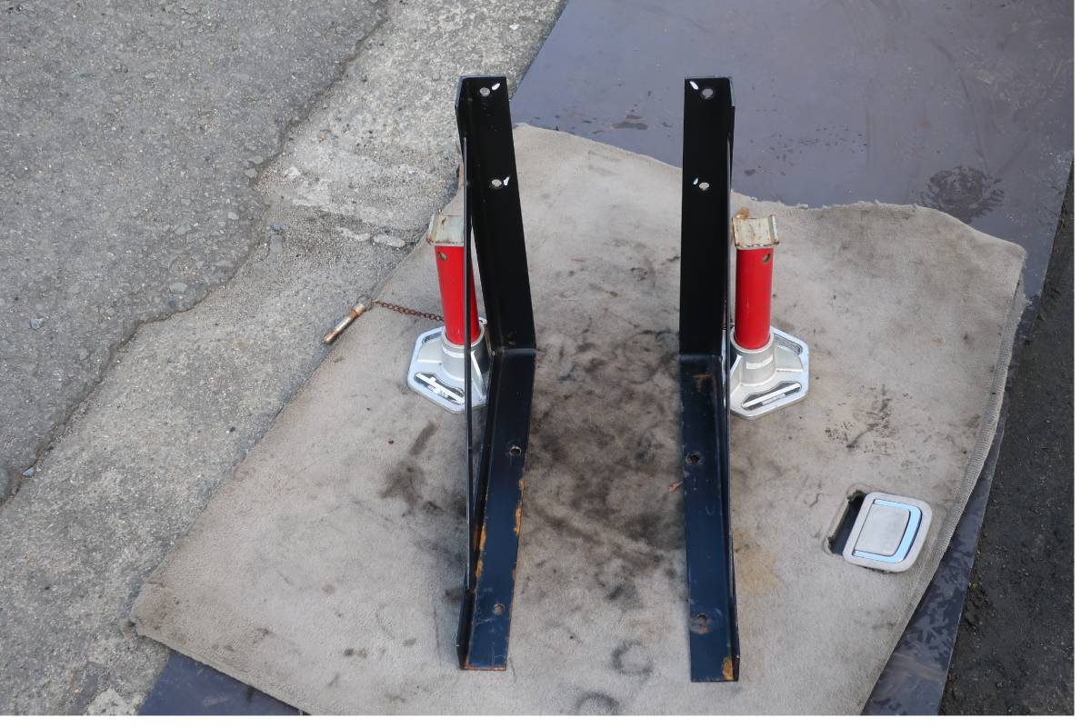 H30 FS74HZ 三菱 FUSO スーパーグレート 純正 汎用 物入れ 収納BOX 固定 取り付け ブラケット 左右 SET (約460mm×約430mm) 新車外し NO2拍卖